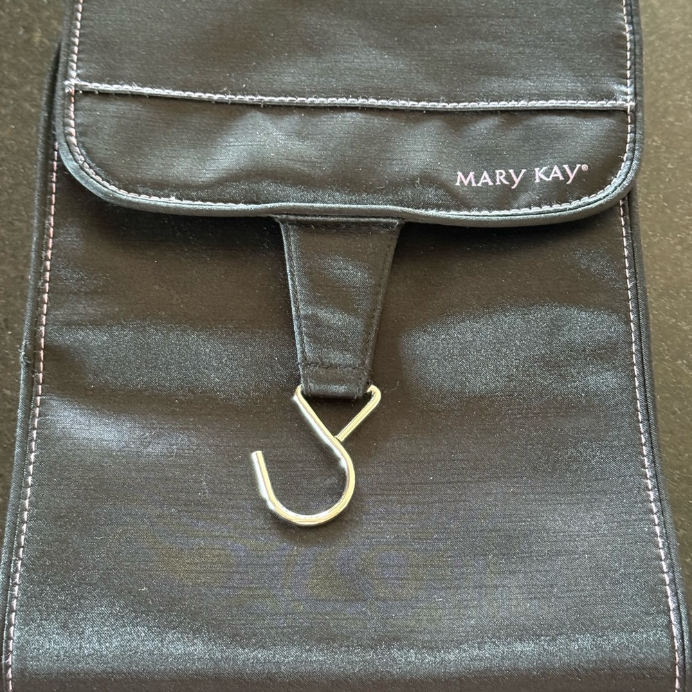 NEW - Mary Kay Black Hanging Toiletry Bag